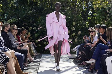 Seven Top Looks From Michael Kors' Spring/Summer 2022 RTW 